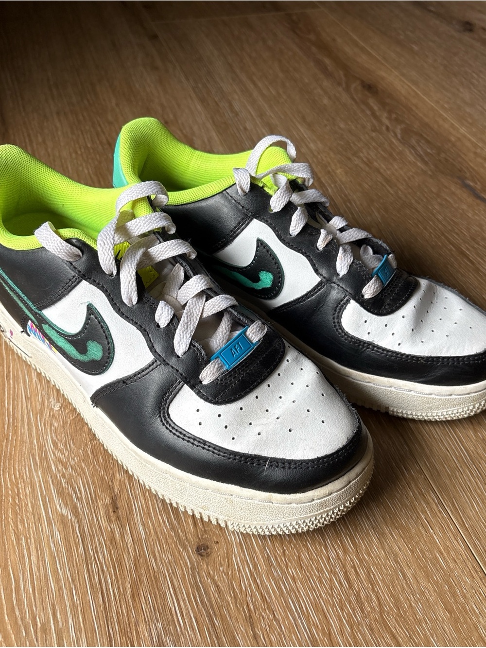 Nike Air Force 1 LV8